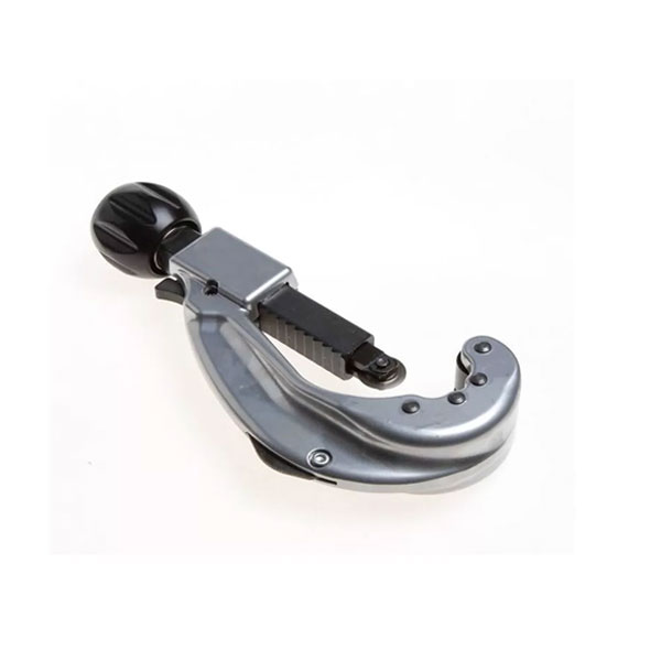 Pipe Cutter to cut Pipes Upto 5cm Dia